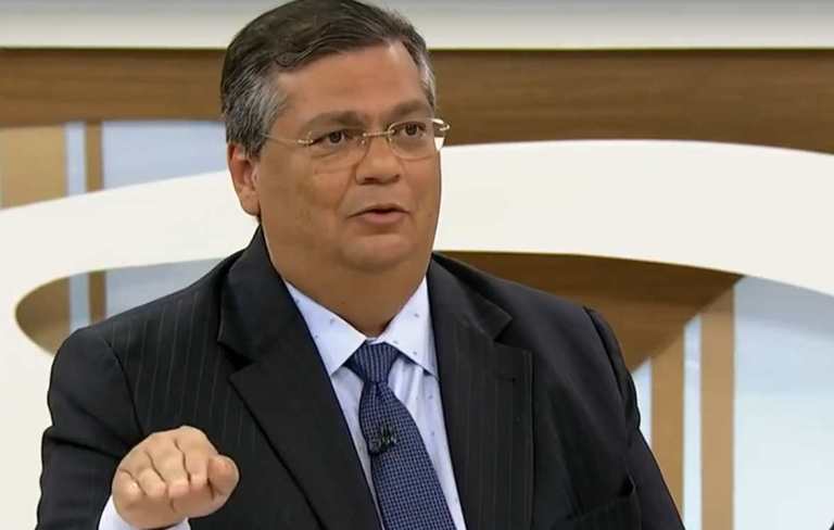  Flávio Dino vai ao STF contra Jair Bolsonaro por calúnia