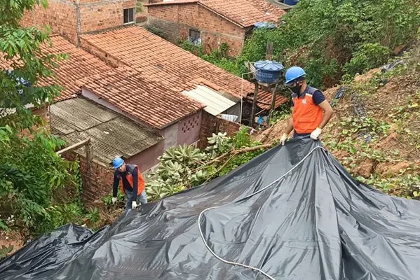  Defesa Civil reforça proteção em área de risco na capital