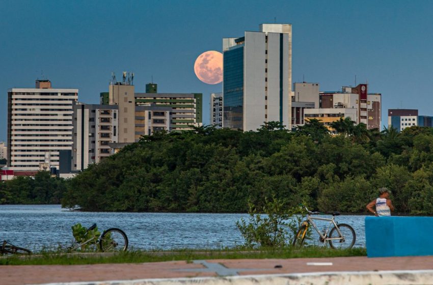  ‘Superlua rosa’ vira protagonista no céu de São Luís