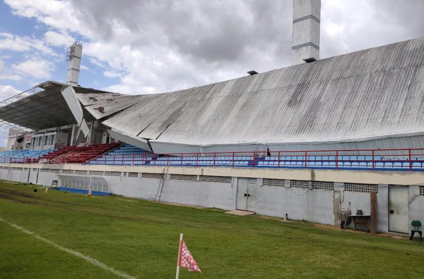  Cobertura do estádio Frei Epifanio desaba pela segunda vez em Imperatriz