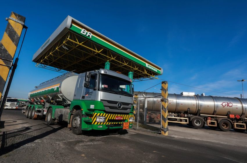  Petrobras anuncia redução de R$ 0,18 na gasolina para distribuidoras