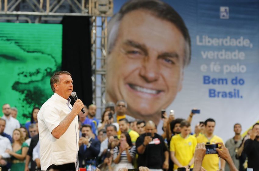  Jair Bolsonaro registra candidatura à reeleição no TSE