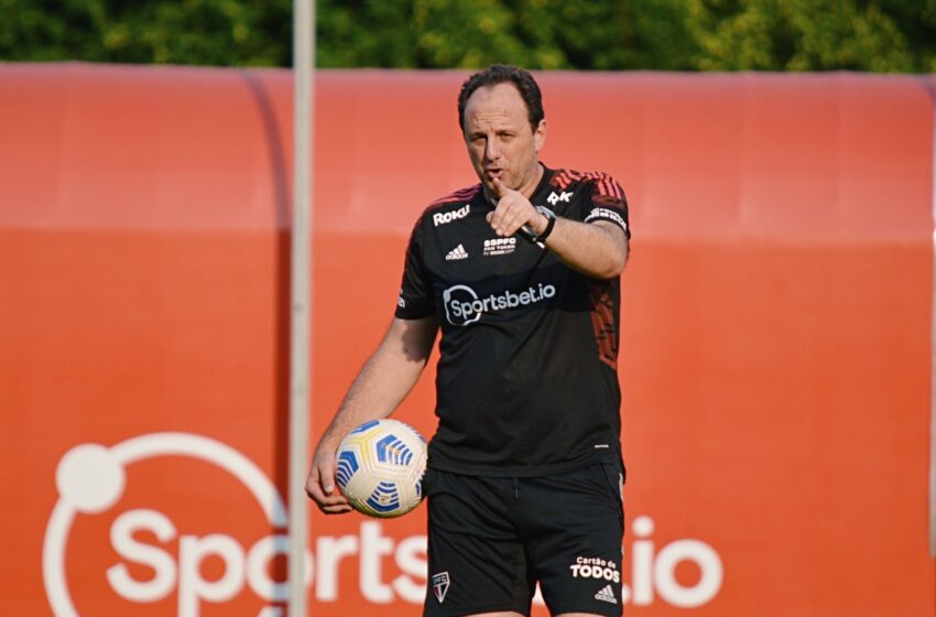  São Paulo embarca para final da Sul-Americana com festa da torcida