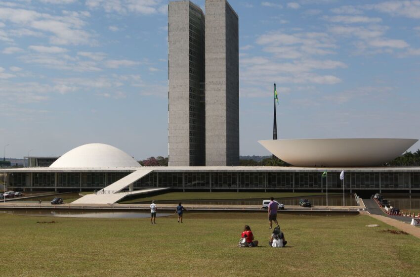  Congresso promulga reajustes para parlamentar, ministro e presidente