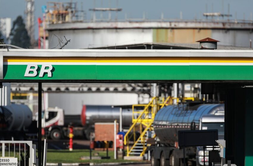  Petrobras aumenta preço de venda de gasolina para as distribuidoras